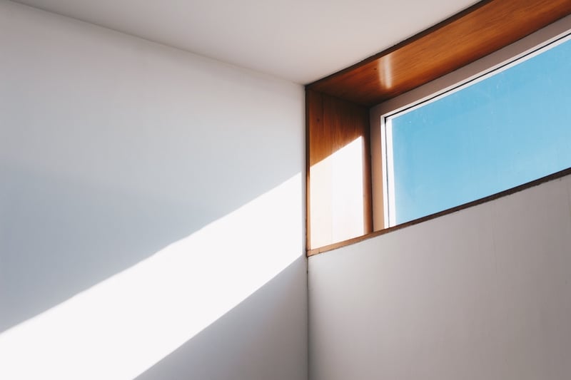 Licht-durch-Fenster-Rahmenbedingungen-im-Training.jpg