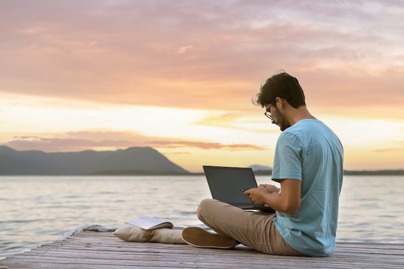 E-Learning in der Hängematte - Bld im Text 1 (iStock)