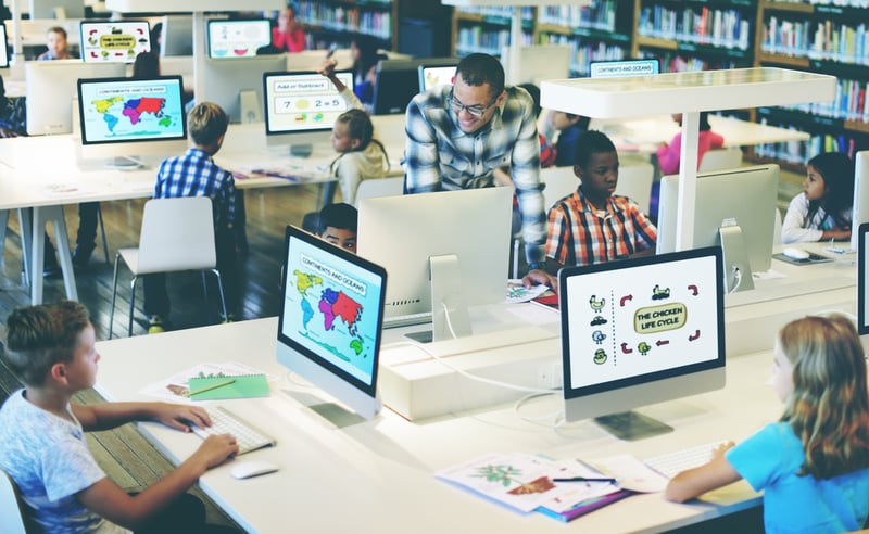 Digitales Lernen an Schulen kann die Basis für zukünftige Weiterbildung in Unternehmen werden.
