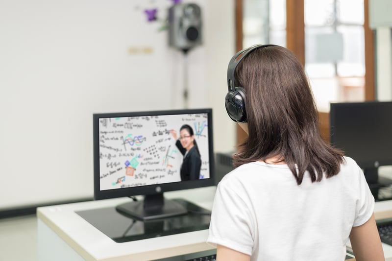 Multimediales Lernen stimuliert das Gehirn, erhält die Motivation und erhöht den Lerneffekt.