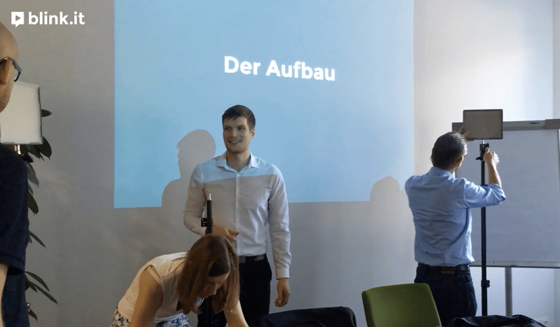 Der Rocketday: Workshopleiter Hans Peter beim Aufbau des Equipments
