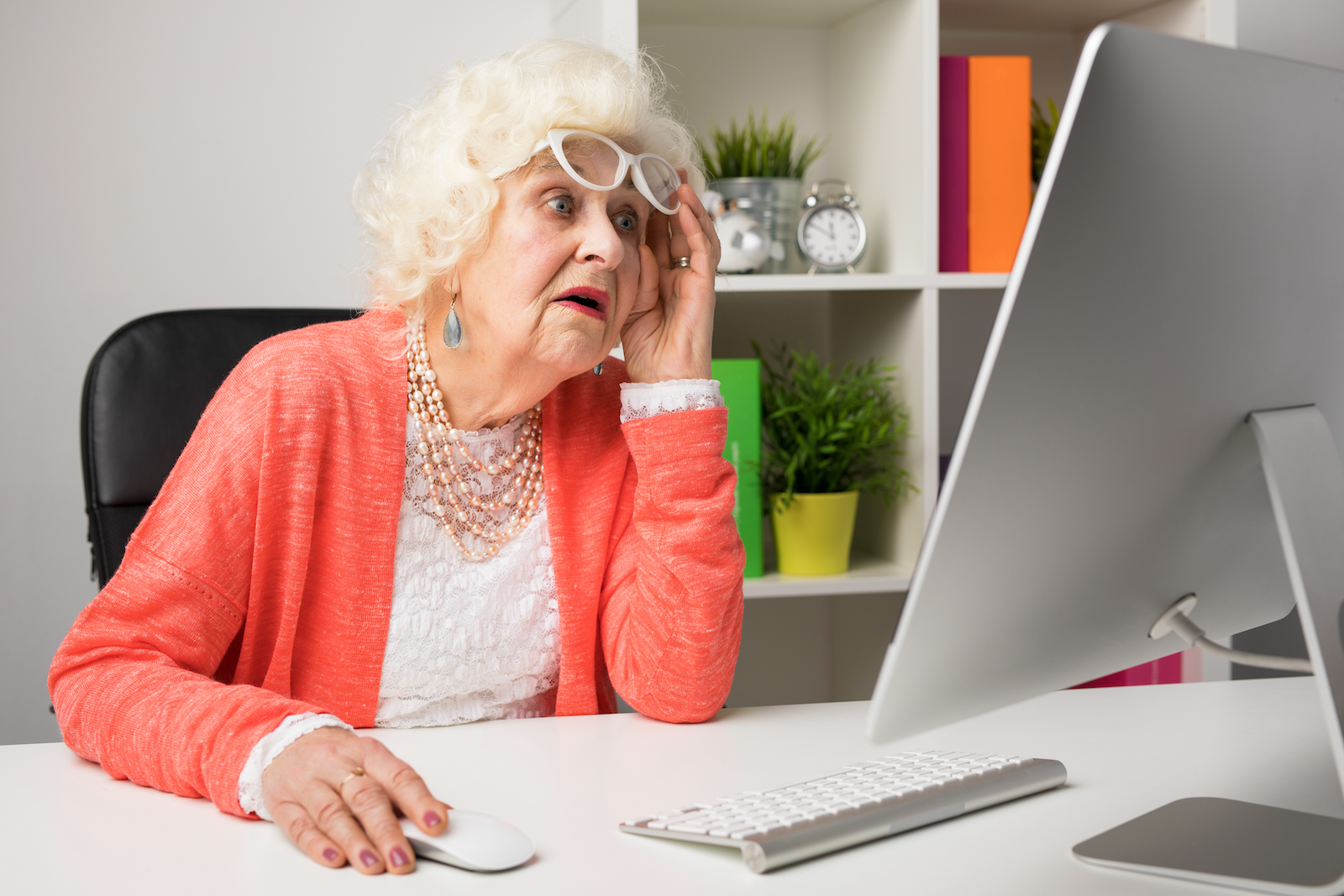 alte-menschen-fliestext-shutterstock_584170690