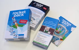 Das rocket pack ist ein Kartenspiel in kleiner Schachtel