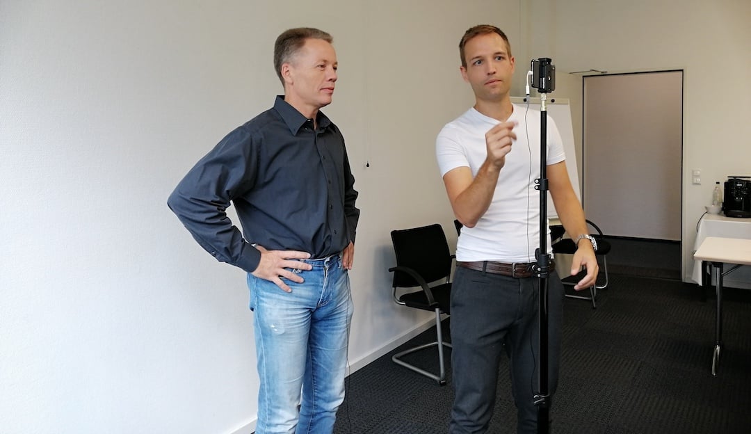 blink.it Rocketday: l: Martin Wagner, r: Workshopleiter Dennis Tröger mit dem blink.it-Kit